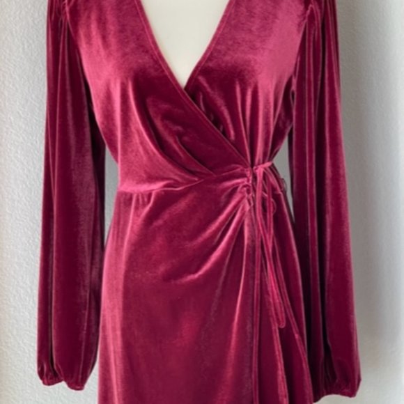 Gianni Bini Velvet Wrap Dress In Merlot - Size Medium - New with Tags - Picture 3 of 6